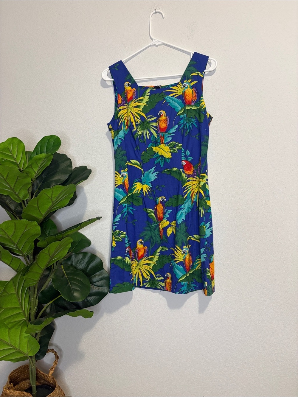 Vintage Shannon Marie Hawaii Blue Tropical Parrot Print Mini Dress